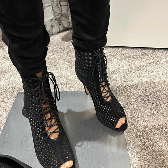 Victoria’s Secret perfect lace up heels size 6.5 color black - Picture 7 of 11